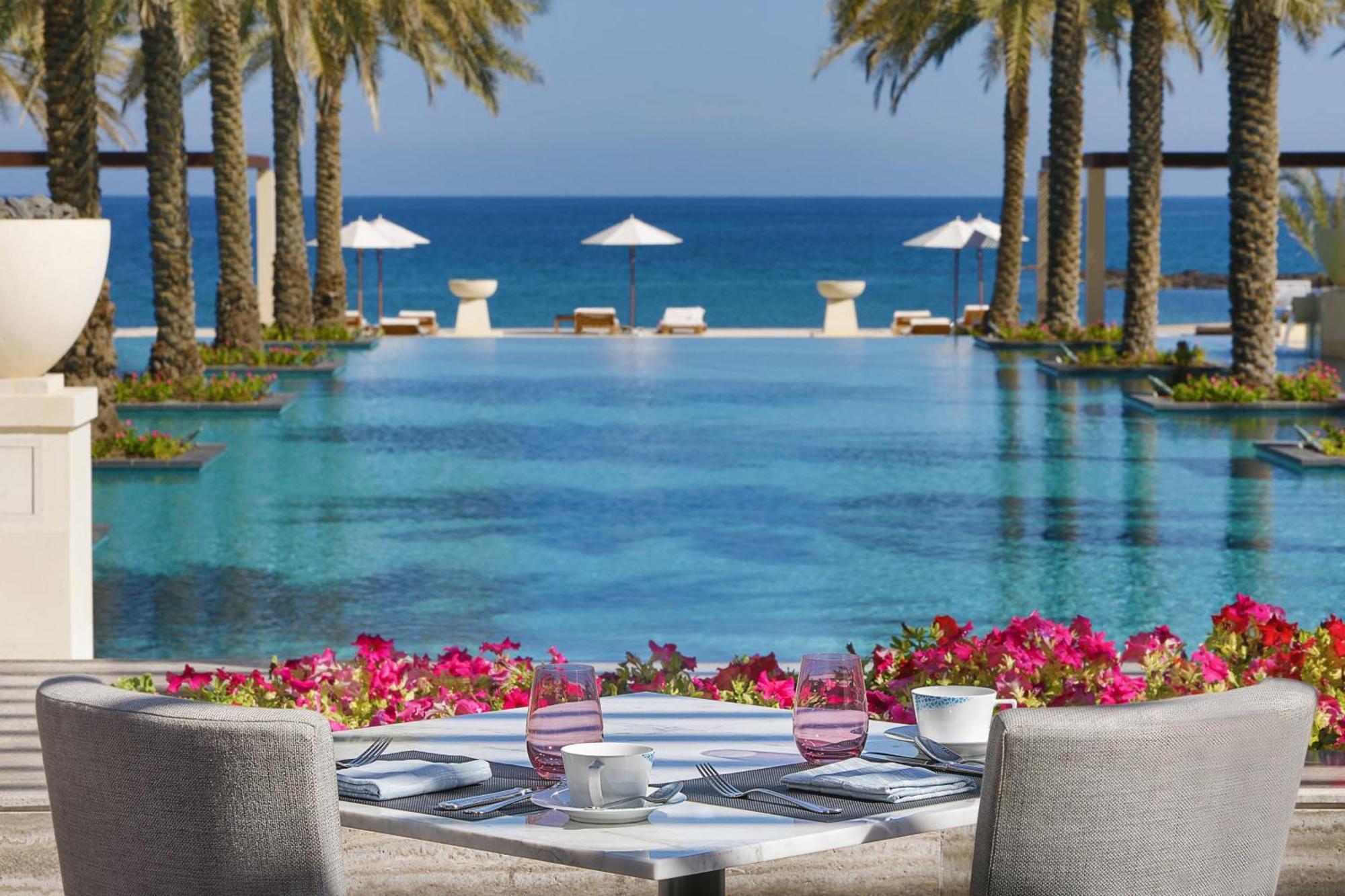 Al Bustan Palace, A Ritz-Carlton Hotel Muscat Ngoại thất bức ảnh The Cove Rotana Resort