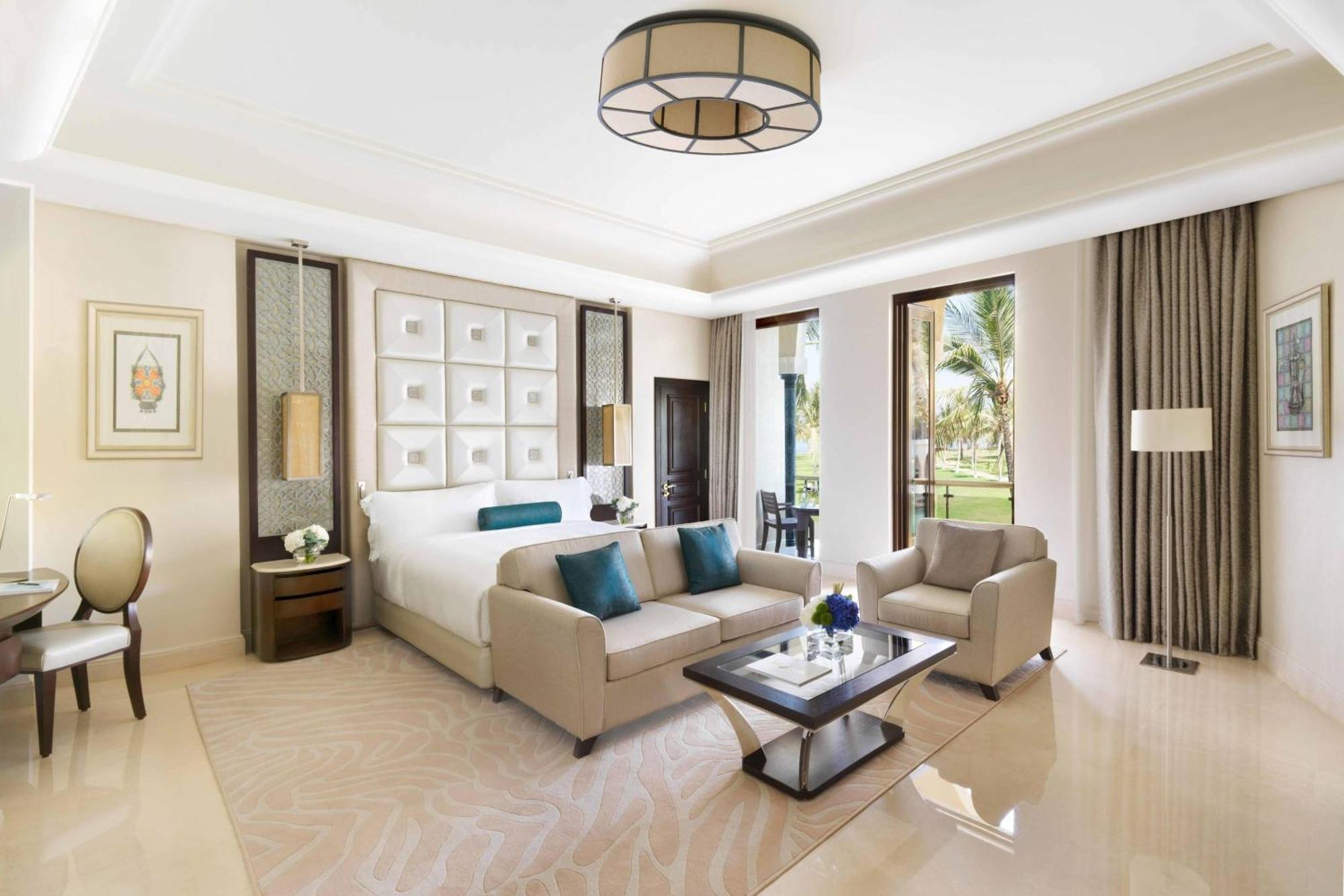 Al Bustan Palace, A Ritz-Carlton Hotel Muscat Ngoại thất bức ảnh A suite at the hotel