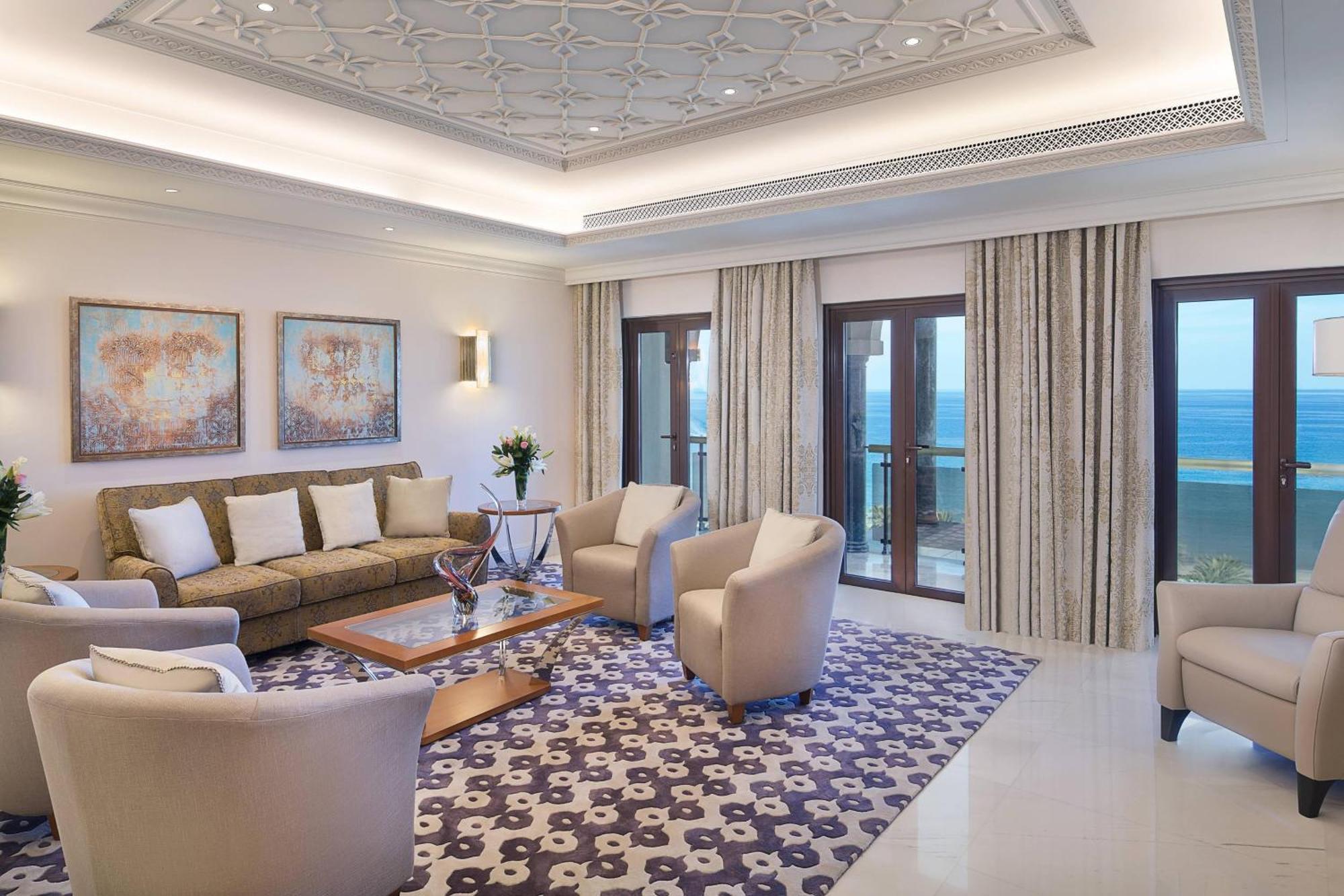 Al Bustan Palace, A Ritz-Carlton Hotel Muscat Ngoại thất bức ảnh A living room at the Ritz-Carlton, DIFC