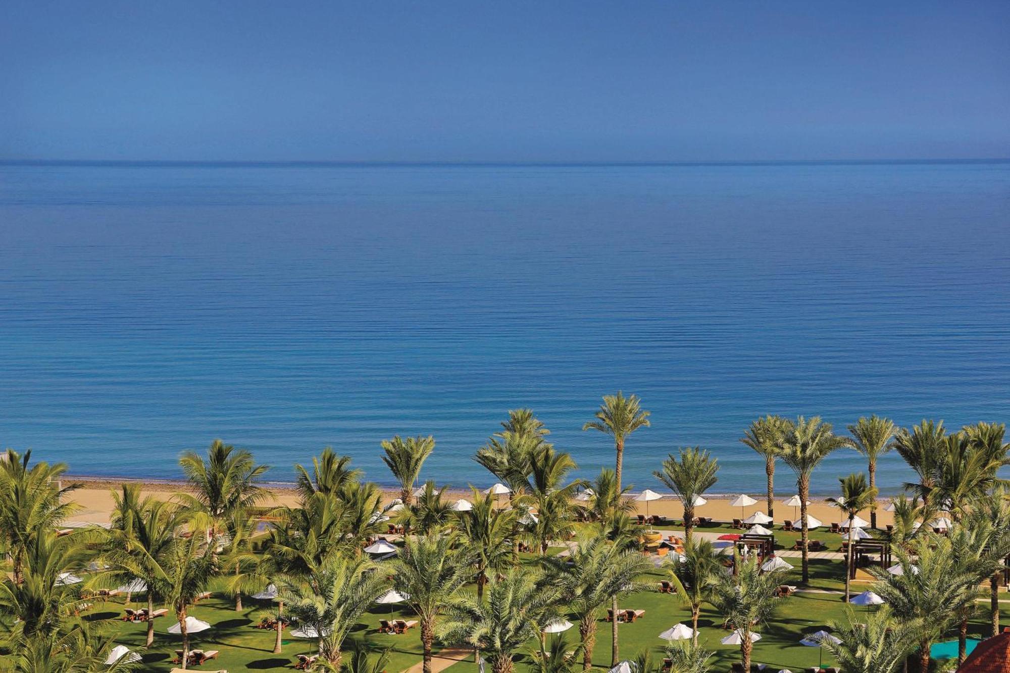 Al Bustan Palace, A Ritz-Carlton Hotel Muscat Ngoại thất bức ảnh The beach at the resort