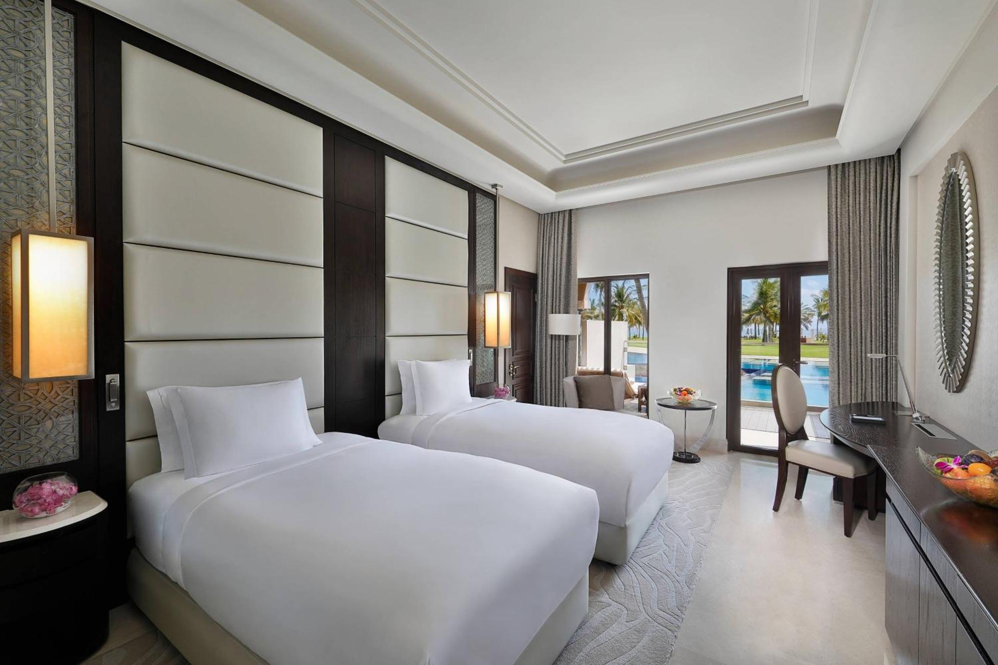 Al Bustan Palace, A Ritz-Carlton Hotel Muscat Ngoại thất bức ảnh Deluxe Pool Access Room