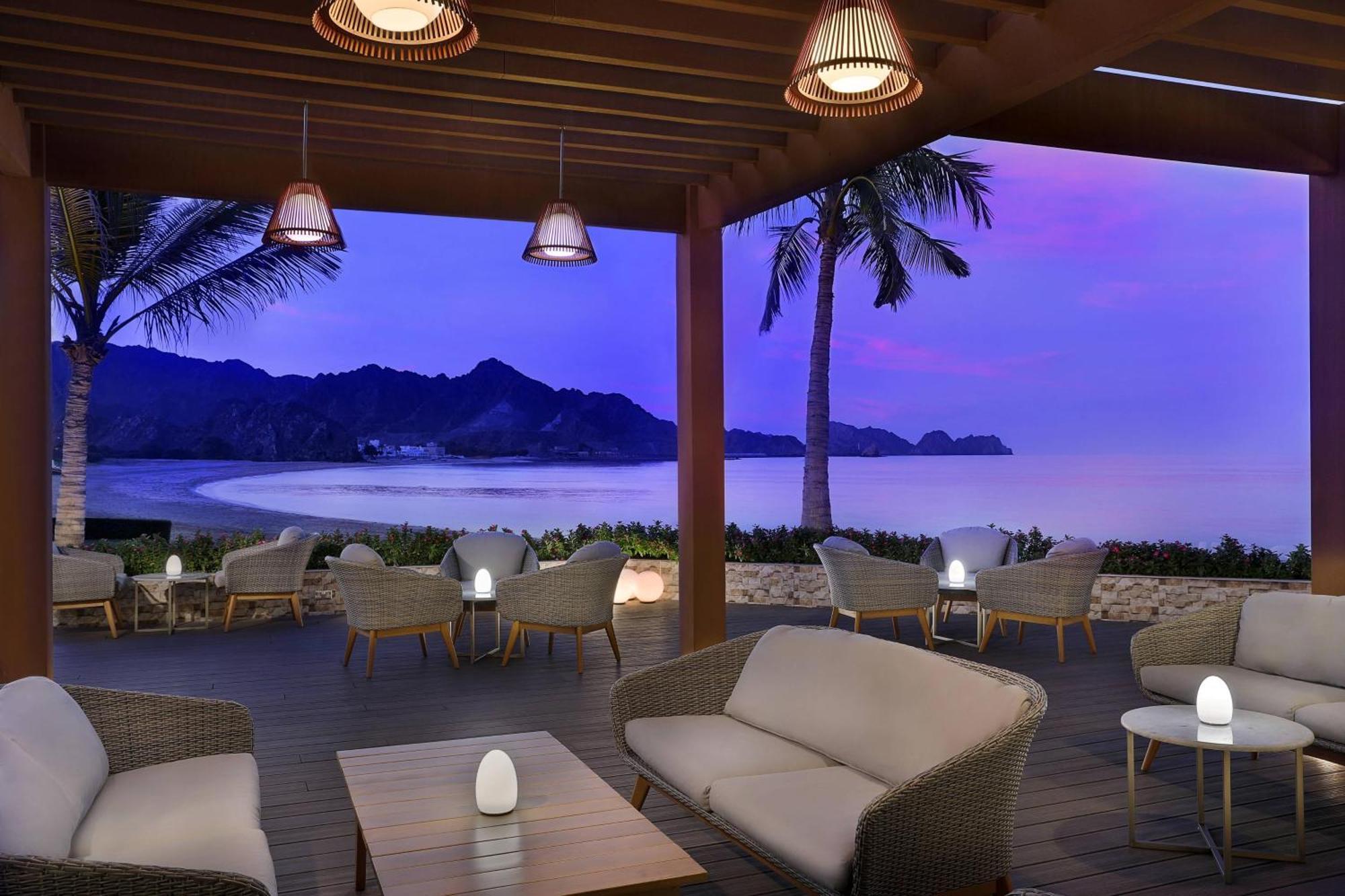 Al Bustan Palace, A Ritz-Carlton Hotel Muscat Ngoại thất bức ảnh The Beach Club