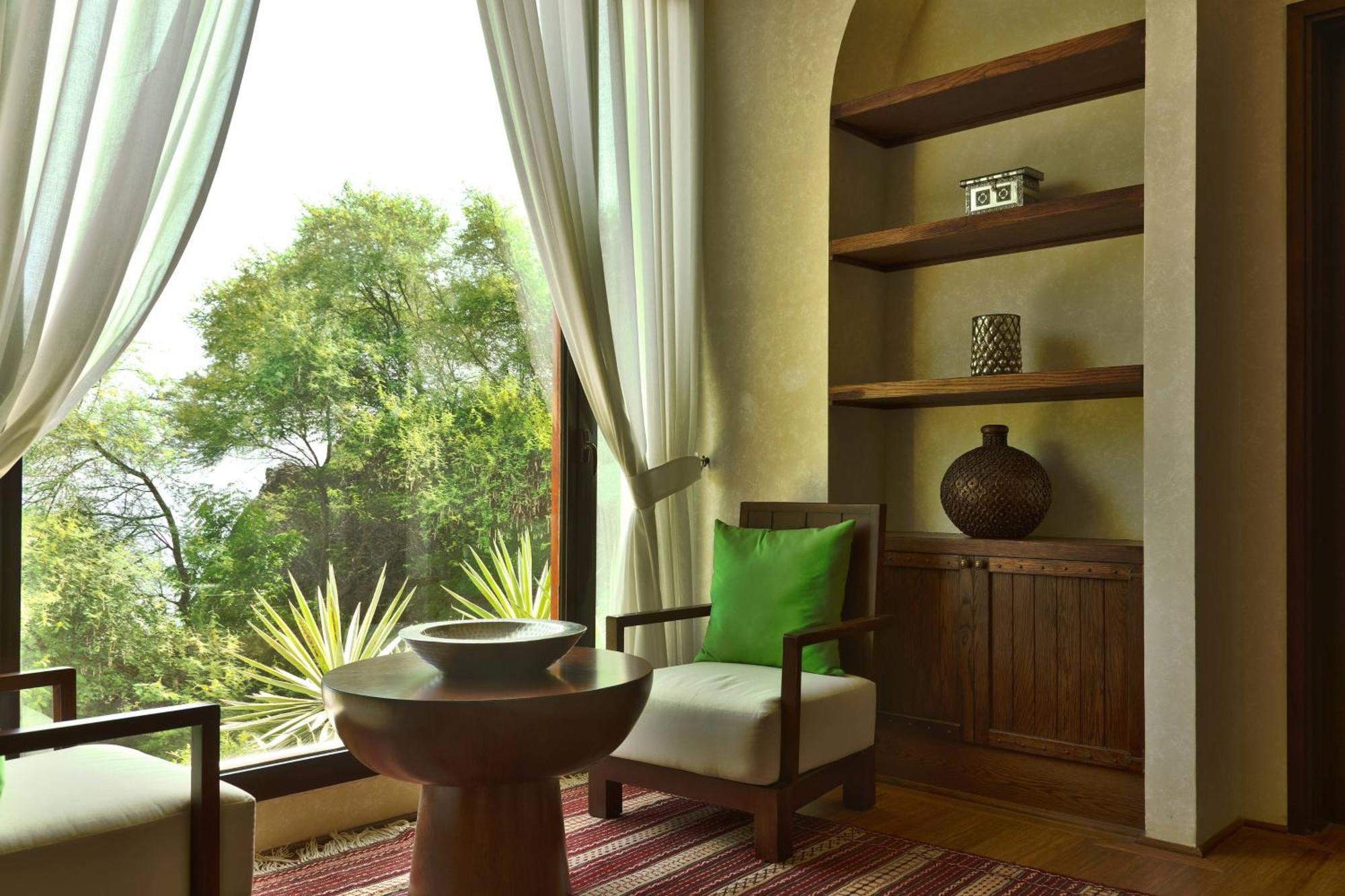 Al Bustan Palace, A Ritz-Carlton Hotel Muscat Ngoại thất bức ảnh A room designed in Maya