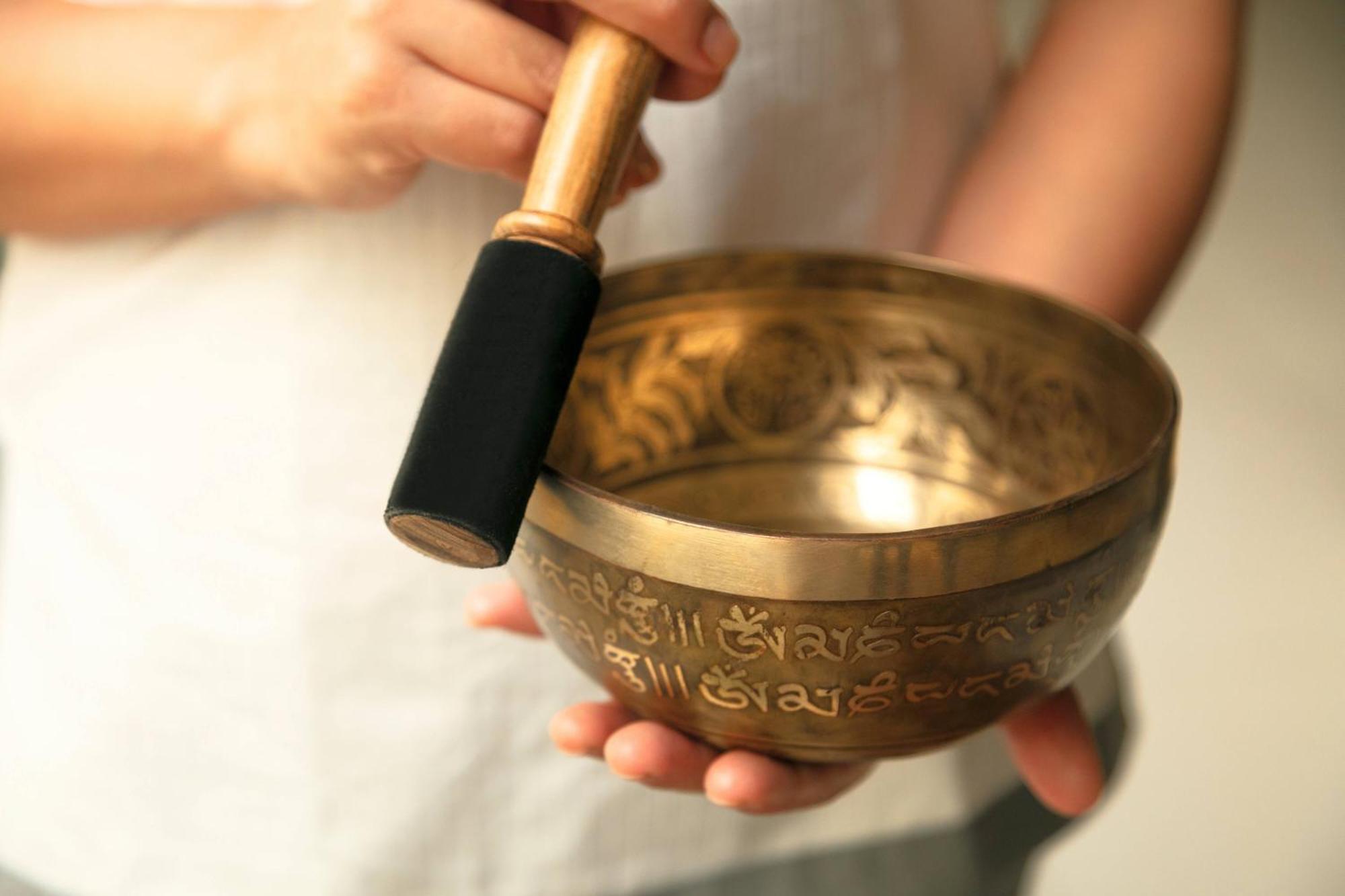 Al Bustan Palace, A Ritz-Carlton Hotel Muscat Ngoại thất bức ảnh Singing bowl