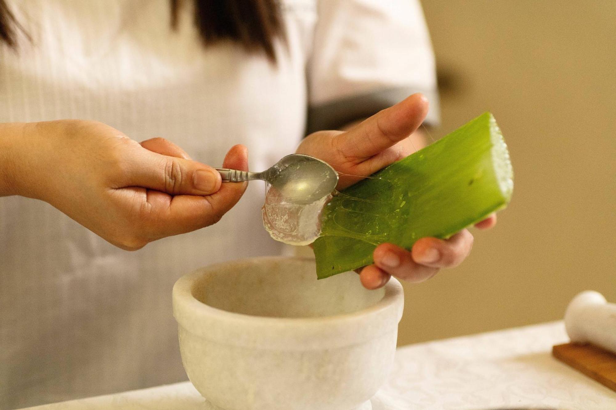 Al Bustan Palace, A Ritz-Carlton Hotel Muscat Ngoại thất bức ảnh Aloe vera gel